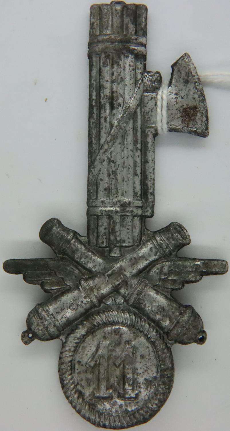 WWII Italian Fascist 11th Fez badge. P&P Group 1 (£14+VAT for the first lot and £1+VAT for