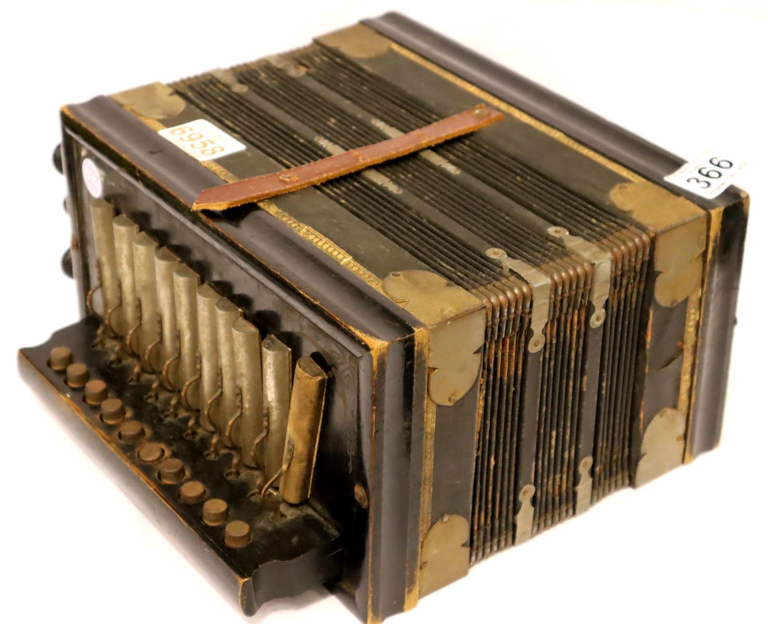 Small vintage accordion/squeeze box. Not available for in-house P&P, contact Paul O'Hea at Mailboxes