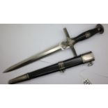 German WWII reproduction RLB officers short sword, double edged blade with domed pommel and metal