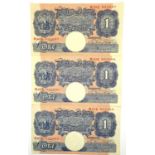 Three Peppiatt Blue £1 notes, consecutive numbers M65E 935687-9. P&P Group 1 (£14+VAT for the