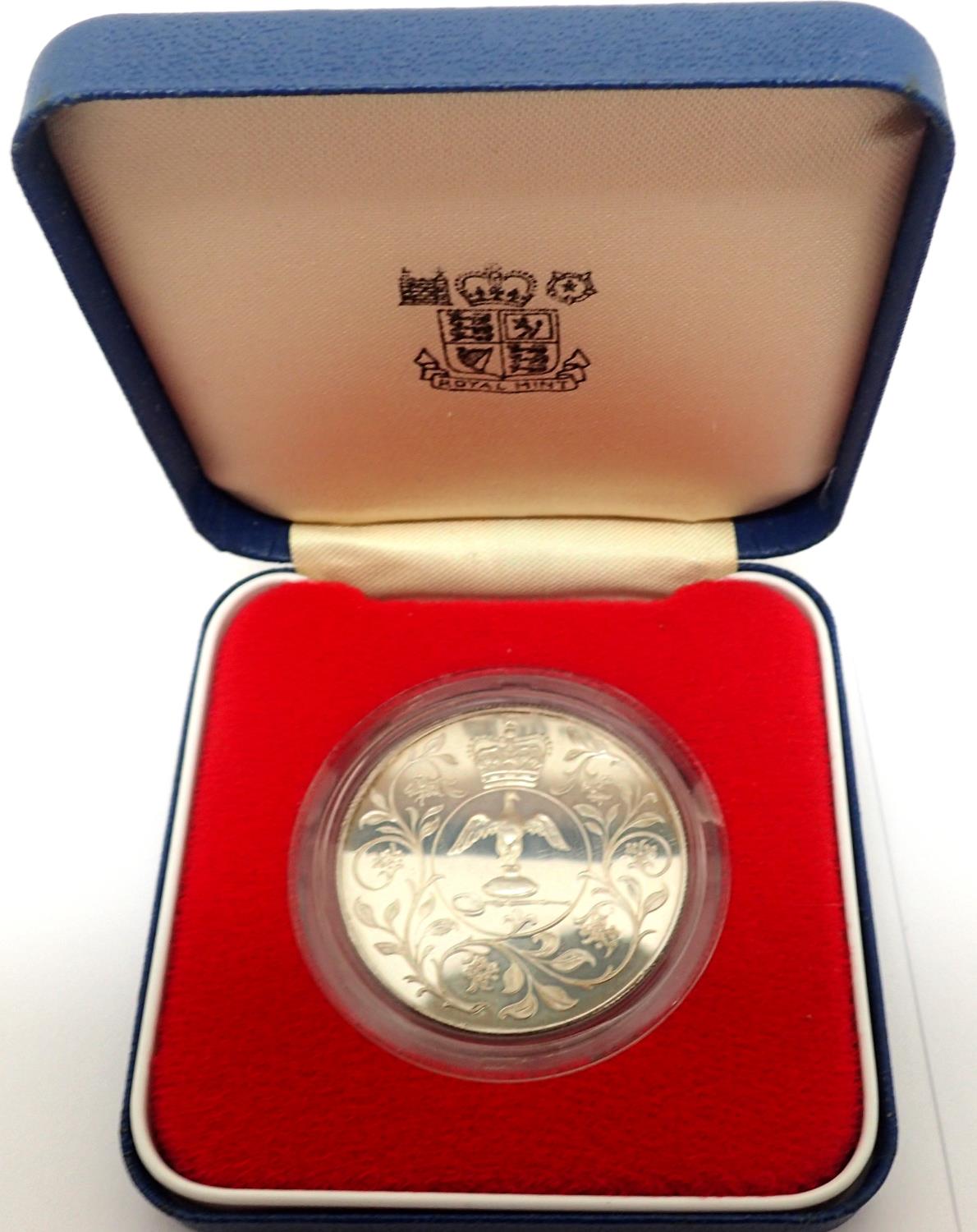 1977 Royal Mint silver proof crown of Elizabeth II, boxed. P&P Group 1 (£14+VAT for the first lot