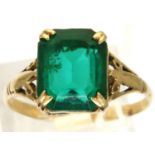 9ct gold stone set ring, size O/P, 2.2g. P&P Group 1 (£14+VAT for the first lot and £1+VAT for