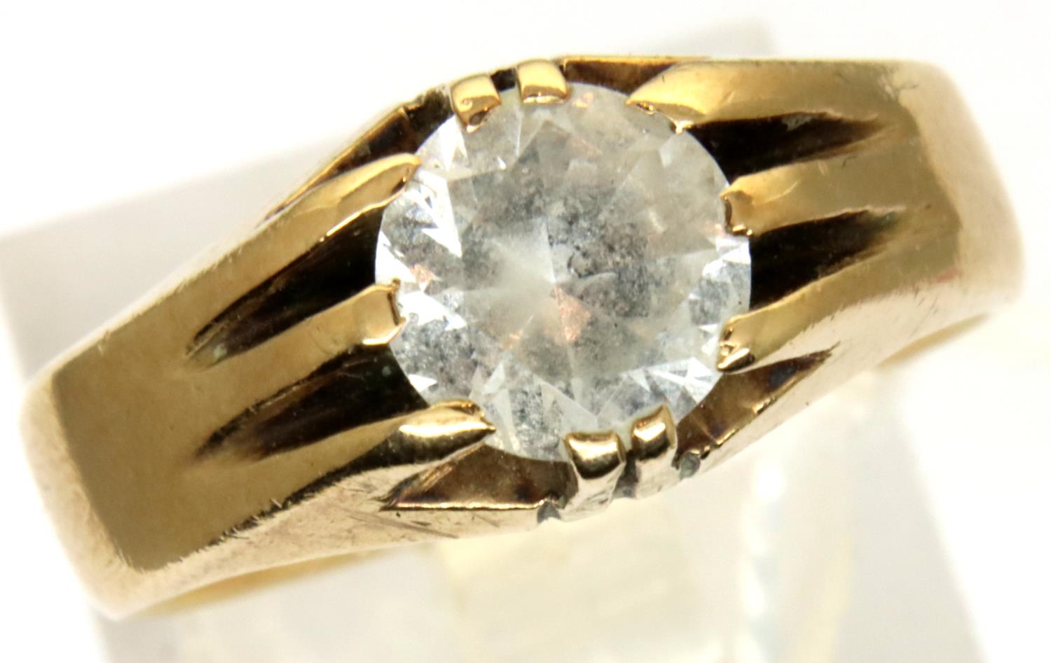 9ct gold and topaz ring, size P, 5.6g. P&P Group 1 (£14+VAT for the first lot and £1+VAT for