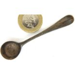 Victorian Sterling Silver Apothecary spoon. P&P Group 1 (£14+VAT for the first lot and £1+VAT for