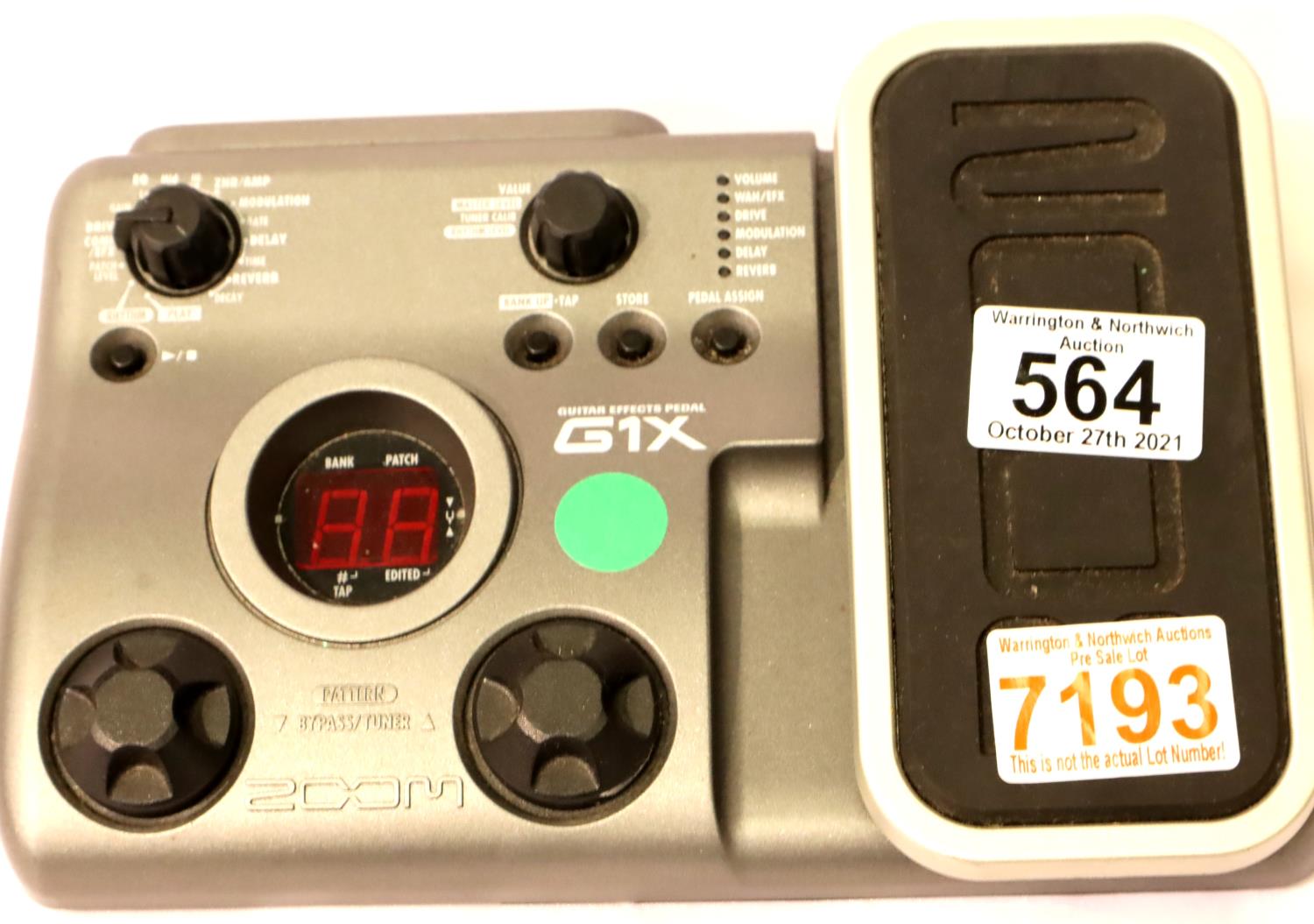 Zoom G1X guitar effects pedal. Not available for in-house P&P, contact Paul O'Hea at Mailboxes on