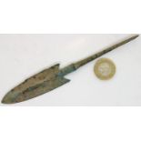 800 BC - Luristan Bronze Spear Head with long, Tang L: 16 cm. P&P Group 1 (£14+VAT for the first lot