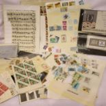 Mixed world stamps and album pages. P&P Group 3 (£25+VAT for the first lot and £5+VAT for subsequent