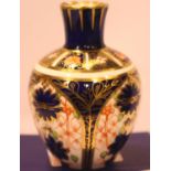 Boxed Royal Crown Derby small Imari vase, pattern 1451, H: 6 cm. Some repair and signs of glue/paint