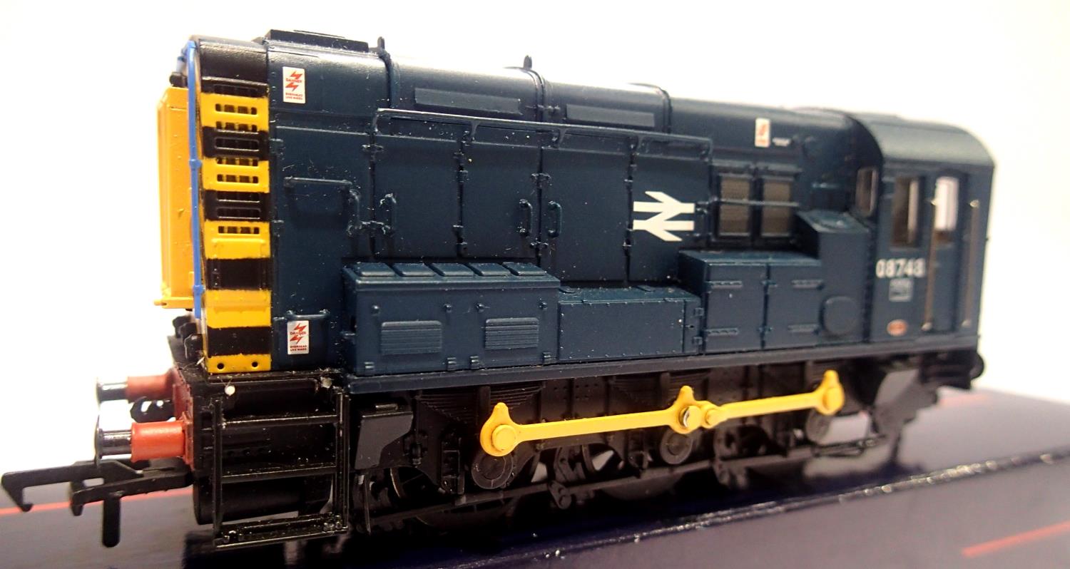 Bachmann 32-10213, 08 Diesel, Blue, 08748, in very good condition, steps detached (present), no
