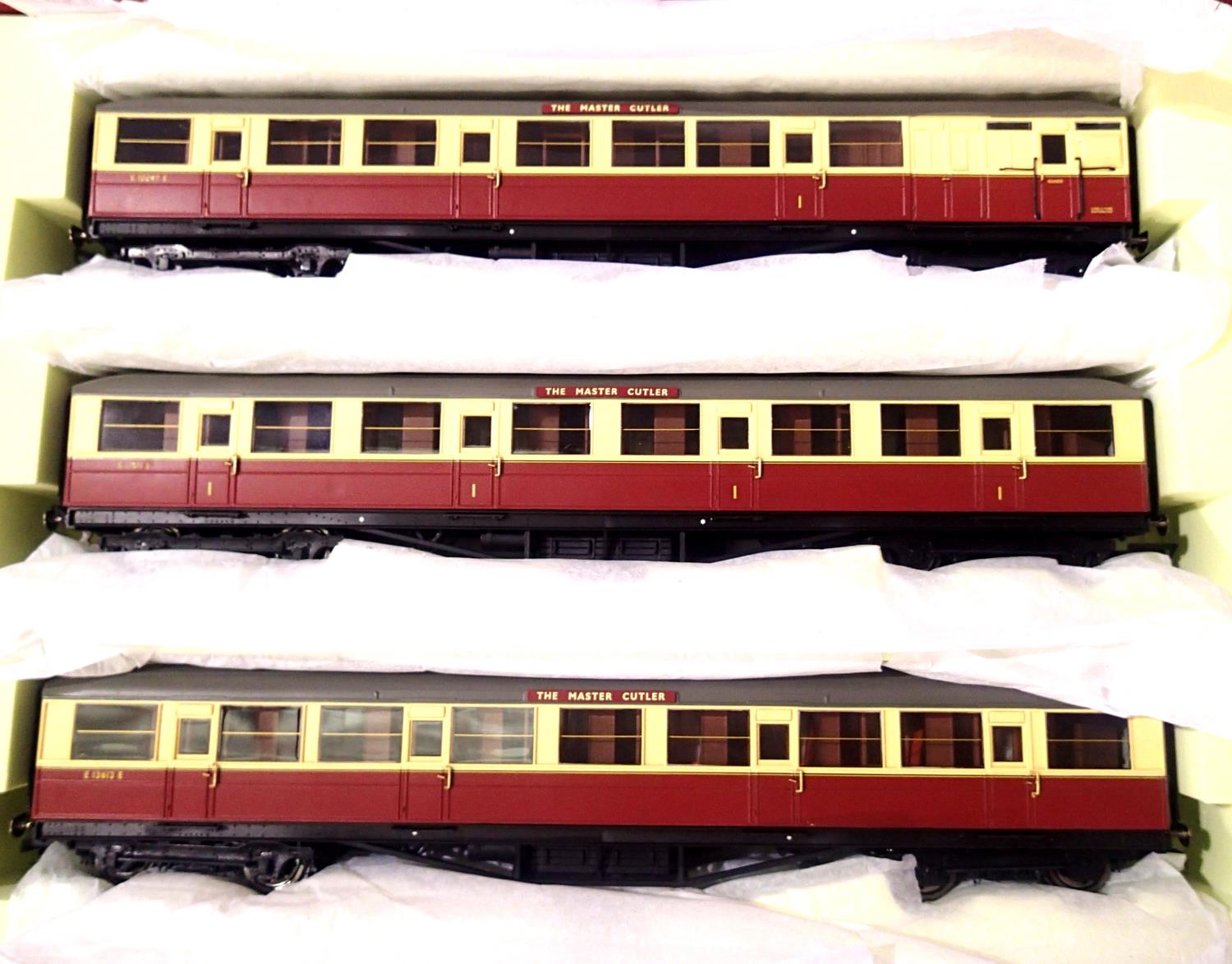 Three Hornby OO Master Cutler blood/custard coaches. Excellent condition in a boxed set tray. P&P