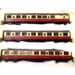 Three Hornby OO Master Cutler blood/custard coaches. Excellent condition in a boxed set tray. P&P
