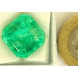 Loose 10.57cts certified natural square cut emerald. P&P Group 1 (£14+VAT for the first lot and £1+