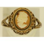 9ct yellow gold cameo ring, size M, 1.5g. P&P Group 1 (£14+VAT for the first lot and £1+VAT for