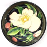 Moorcroft trial bowl in the Rosa Canina pattern, D: 12 cm. No cracks, chips or visible