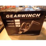 A boxed 1400lbs manual gear winch. P&P Group 1 (£14+VAT for the first lot and £1+VAT for