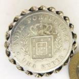 1881 silver Portuguese India Goa One Rupee brooch mounted coin, D: 36 mm. P&P Group 1 (£14+VAT for