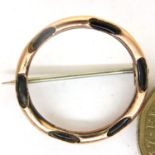Antique 9ct rose gold and elephant hair brooch, D: 22 mm, 1.0g. P&P Group 1 (£14+VAT for the first
