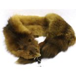 Fox fur stole, L: 126 cm. P&P Group 2 (£18+VAT for the first lot and £3+VAT for subsequent lots)