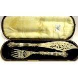 Silver plated fish servers, boxed, L: 33 cm. P&P Group 2 (£18+VAT for the first lot and £3+VAT for