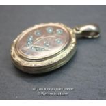 *9CT BK&FT GOLD ANIQUE VICTORIAN LOCKET WITH A FLOWER SET WITH SEED PEARLS / 9 GRAMS [LQD188]