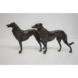 A PAIR OF BRONZE DOG FIGURINES, 16CM TALL