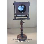 *LARGE GEORGIAN MAHOGANY ZOGRASCOPE OPTICAL VIEWER WITH TURNED BASE & STRUTS, MIRROR HAS SPOTTING,