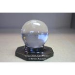 *HAND BLOWN CRYSTAL BALL GAZING BALL ON ANTIQUE STAND / 10CM TALL INCLUDING BASE [LQD188]