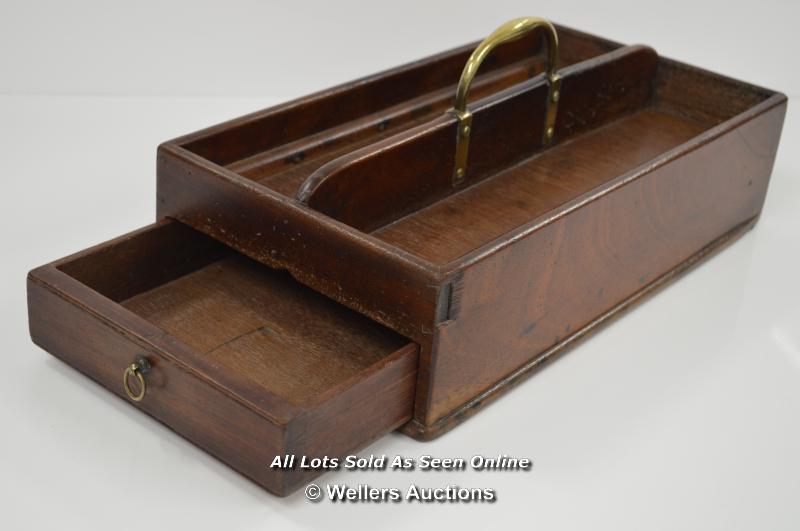 *LATE GEORGIAN MAHOGANY CUTLERY TRAY WITH BRASS HANDLE AND KNIFE DRAWER / 38 X 20 X 10CM [LQD197] - Image 2 of 2