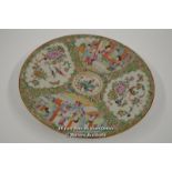 *19TH CENTURY LARGE HAND DECORATED FAMILLE ROSE PLATE 29.8CM [LQD197]