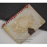 *ANTIQUE ENGRAVED FLORAL MOTHER OF PEARL NEEDLE BOOK / 4 X 6CM [LQD197]