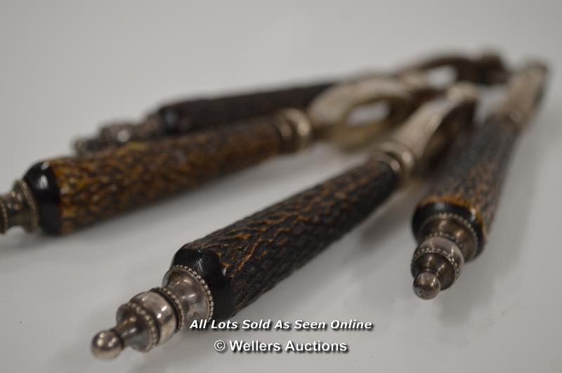 *PAIR OF CASED ANTIQUE VICTORIAN HORN & STEEL NUTCRACKERS. [LQD197] - Image 3 of 5