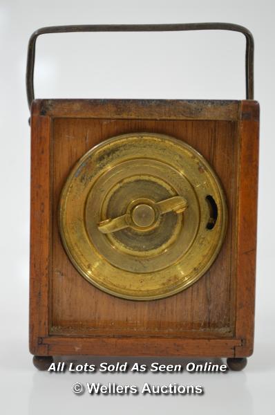 *TRAVEL MANTEL CLOCK IN UNUSUAL MAHOGANY CASE / 9CM HIGH / IN WORKING ORDER [LQD197] - Image 4 of 5