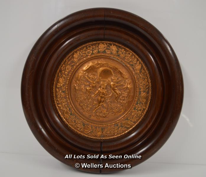 *FANCY ORNATE COPPER CHERUB PUTTI BUTTERFLY WALL PLAQUE CIRCLE WOOD FRAME / 31CM WIDE [LQD197]