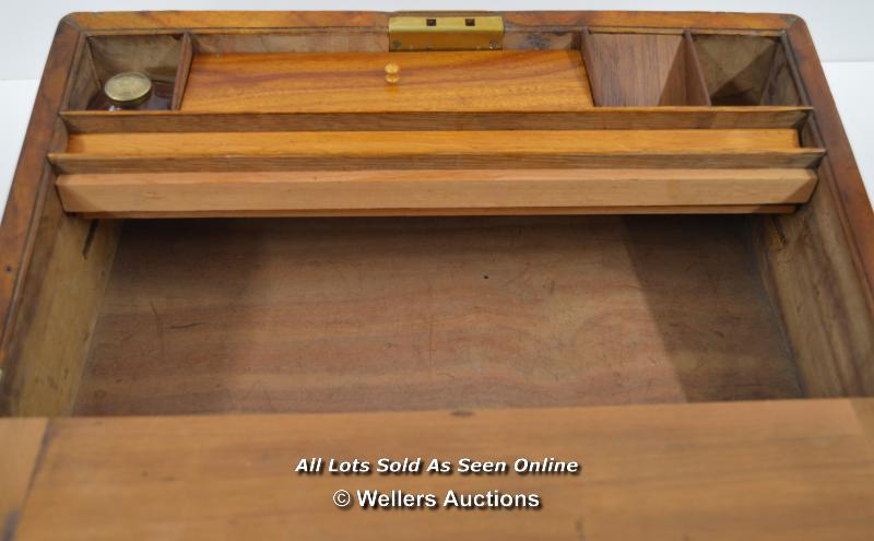 *VICTORIAN MAHOGANY INLAID WRITING SLOPE / WITH KEY AND WORKING LOCK / 42.5 X 26 X 16.5CM [LQD197] - Image 2 of 5