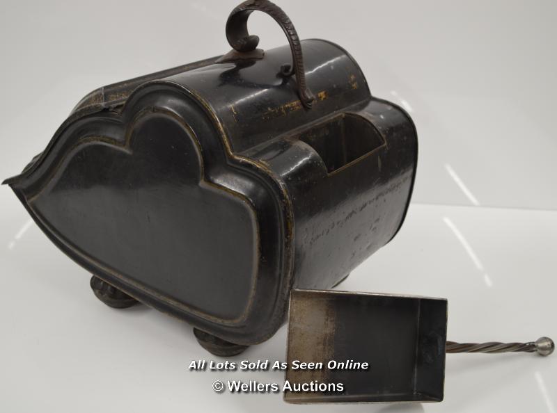 *ANTIQUE METAL COAL SCUTTLE WITH SHOVEL [LQD197] - Image 2 of 4