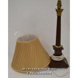 *MAHOGANY GILT BRONZE CORINTHIAN COLUMN NEO CLASSICAL TABLE LAMP & SHADE / 48.5CM HIGH (EXCLUDING