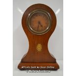 *ANTIQUE-EDWARDIAN-SMALL MAHOGANY KEY WIND BALLOON STYLE MANTLE CLOCK / 16.5CM HIGH [LQD197]