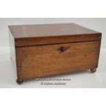 *ANTIQUE GEORGIAN MAHOGANY SEWING/WORKBOX WITH WORKING LOCK AND KEY / 25 X 18.5 X 12.5CM [LQD197]