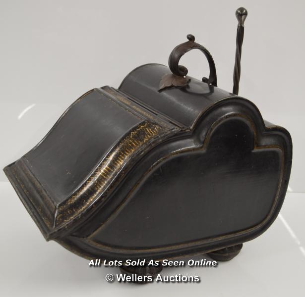 *ANTIQUE METAL COAL SCUTTLE WITH SHOVEL [LQD197]