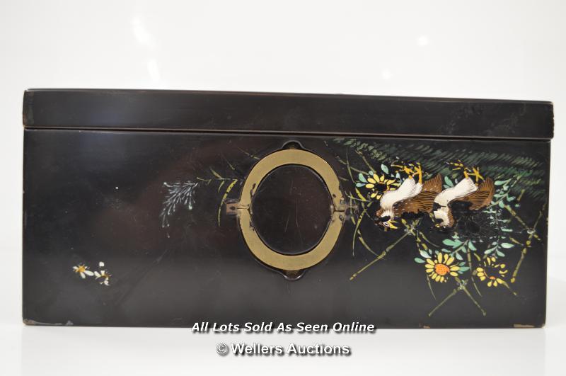 *HAND PAINTED BLACK LACQUER CHINESE / HONG KONG - INSCRIBED / 28 X 13 X 12CM [LQD197] - Image 2 of 8