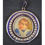 *VICTORIAN 9 CARAT GOLD AND PEARL PORTRAIT LOCKET PENDANT [LQD197]