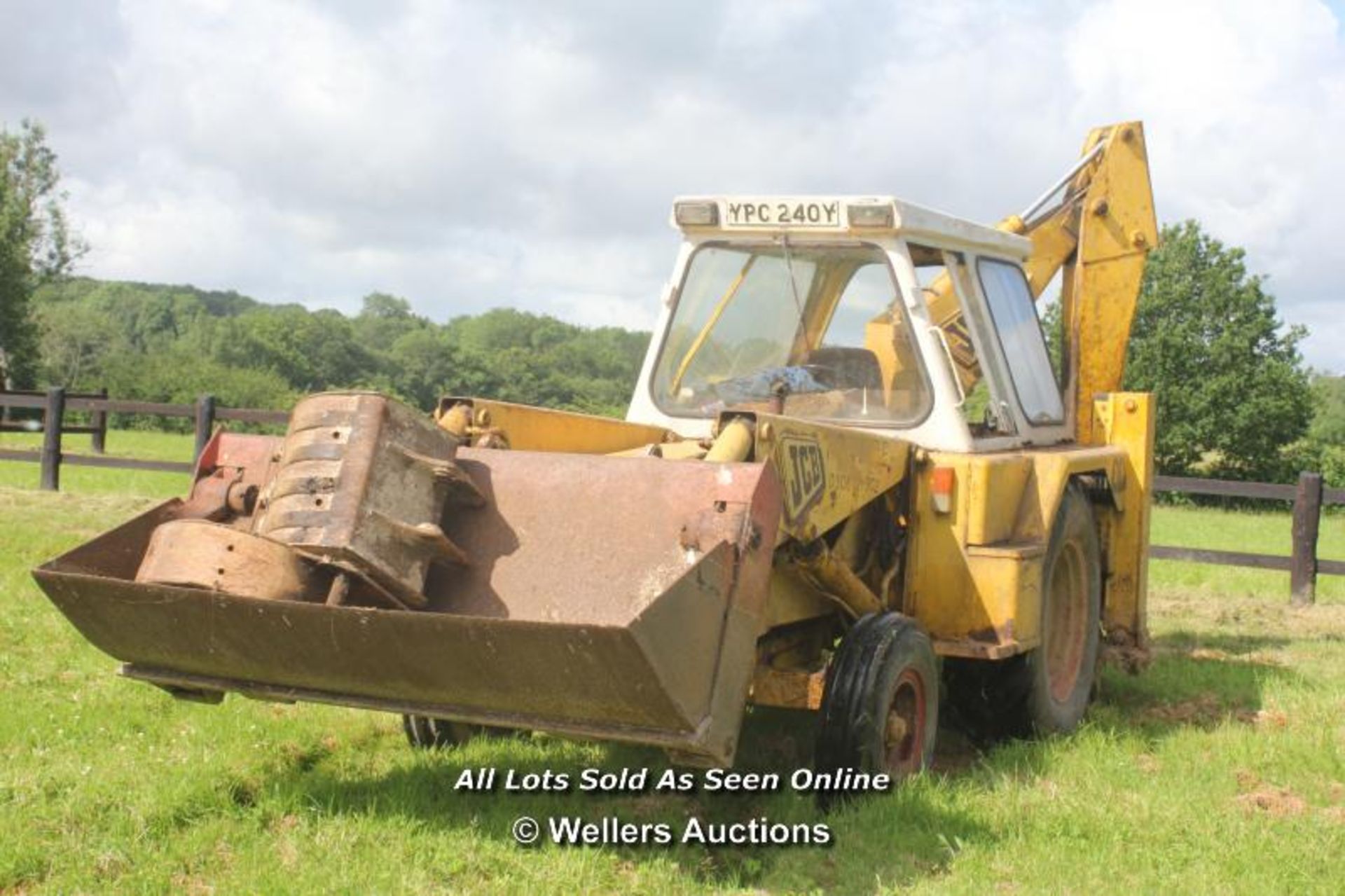 JCB 3C MKII DIGGER LOADER (YPC 240Y) IN WORKING ORDER