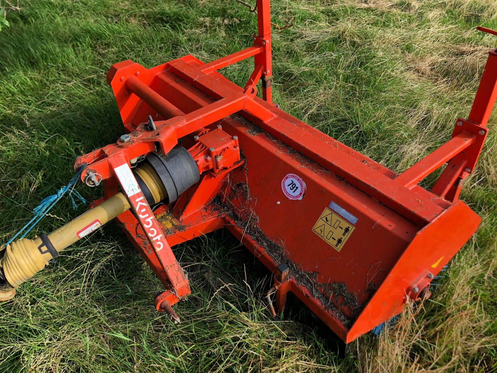 KUBOTA COMPACT SWEEPER