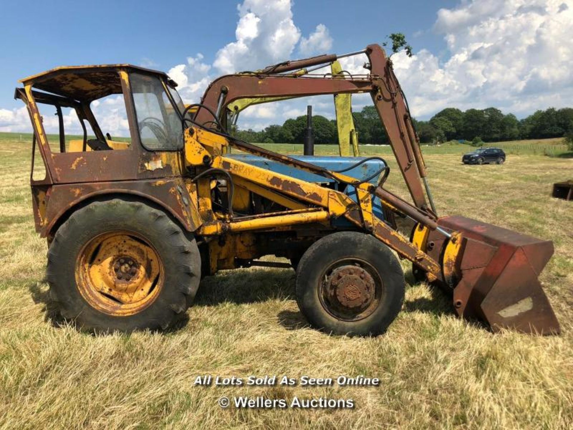 BRAY LOADING SHOVEL, 4 WHEEL DRIVE, BASED ON FORDSON SUPERMAJOR UNIT - Image 2 of 7