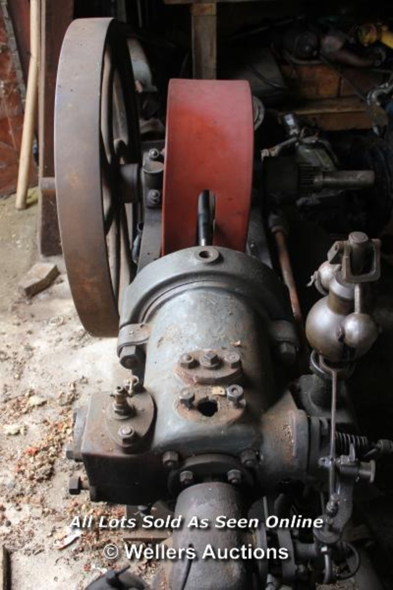 VINTAGE HORNSBY STATIONARY ENGINE WITH PARTS - Image 7 of 8