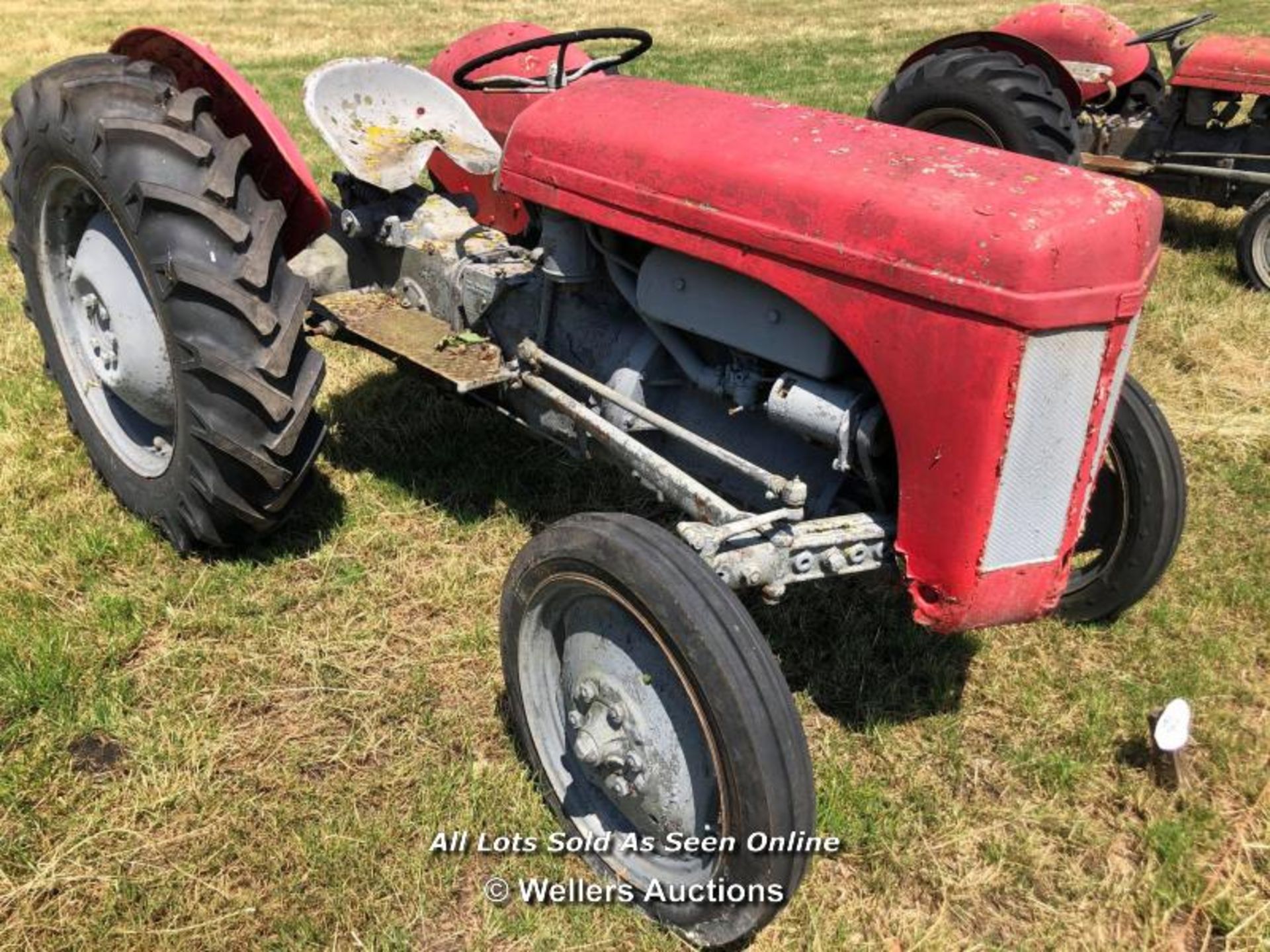 MASSEY FERGUSON TRACTOR