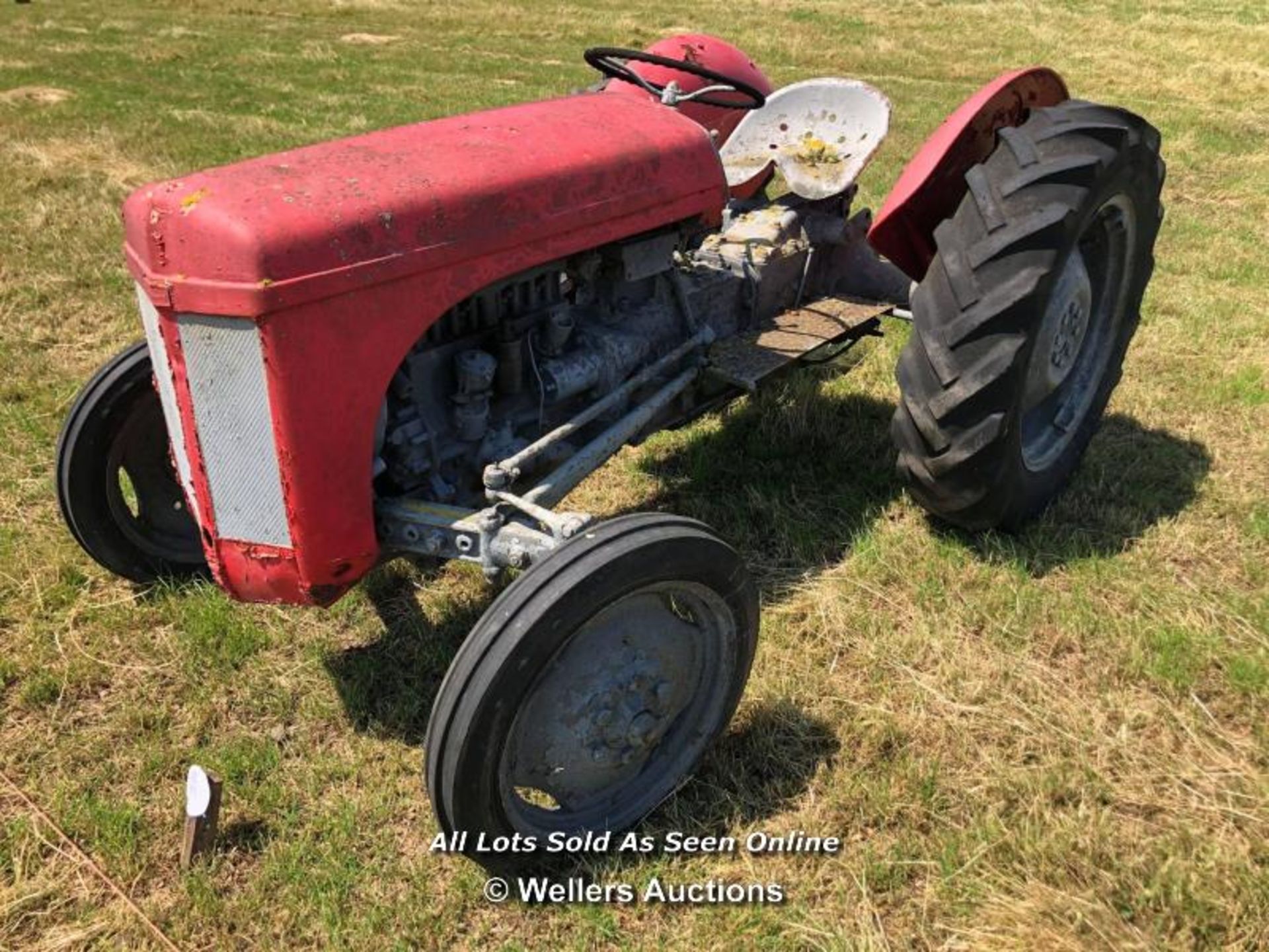 MASSEY FERGUSON TRACTOR - Image 2 of 5