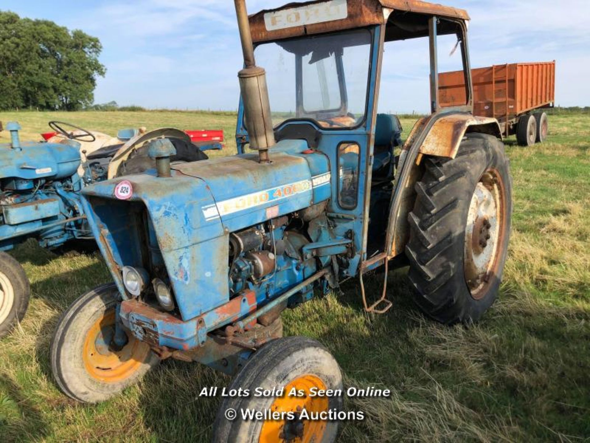 FORDSON 4000 WITH CAB (OPM 466M)