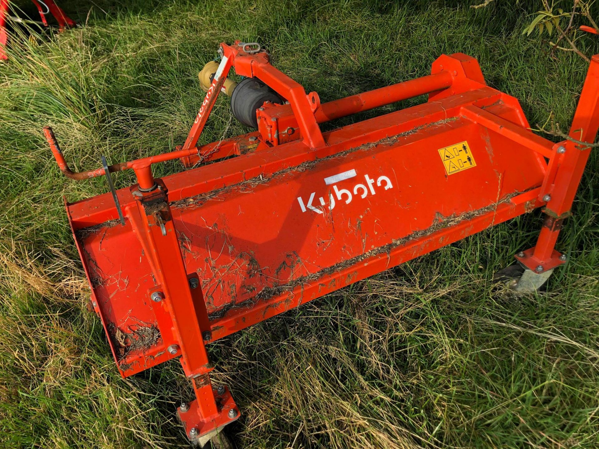 KUBOTA COMPACT SWEEPER - Image 2 of 2