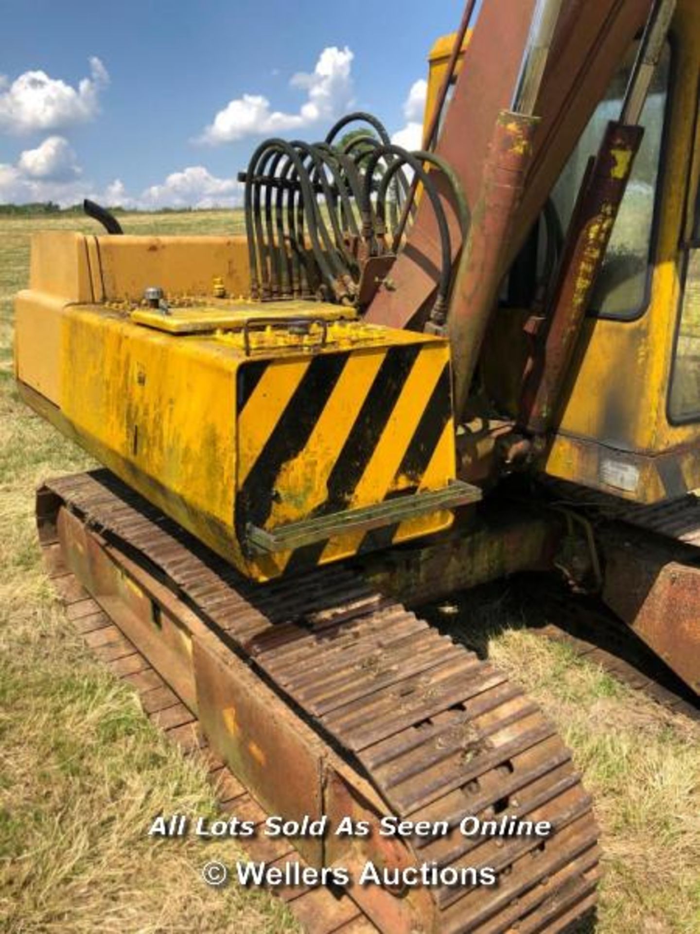 HYMAC 580D DIGGER WITH PERKINS ENGINE - Image 4 of 5